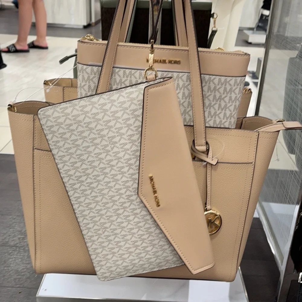 Michael Kors Maisie Large Pebbled Leather 3-in-1 Tote Bag - Picture 9 of 16